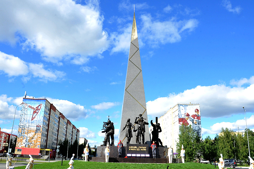 Скульптурная композиция в честь 50-летия Когалыма