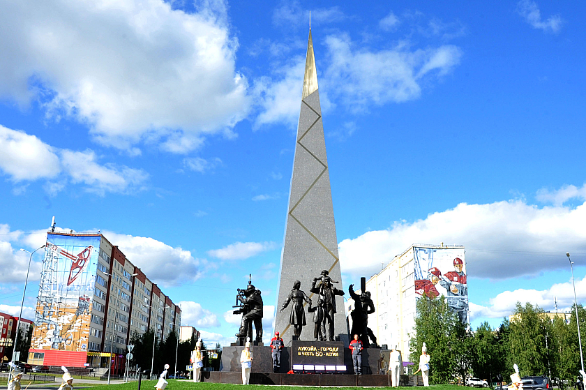 Скульптурная композиция в честь 50-летия Когалыма